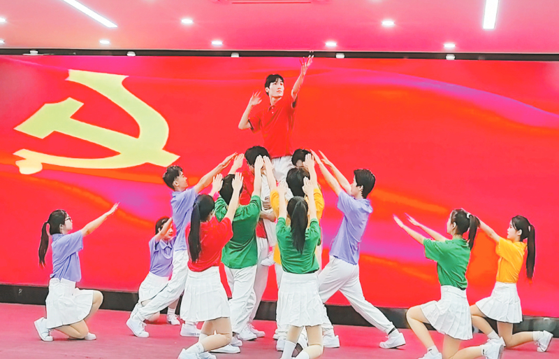 市民政系统举办主题党日暨庆元旦联欢活动